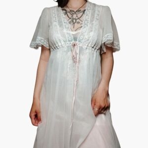 Vintage Sheer White Night Gown 💕